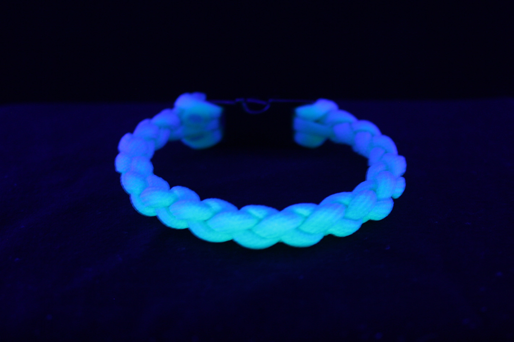 glow in the dark paracord bracelet